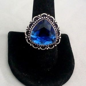 Beautiful hand crafted artesian tanzanite cocktail ring Size 8 🤗